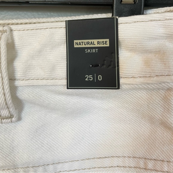 Abercrombie & Fitch White Denim Skirt Button Closure Natural/Hi Waist Sz 25 / 0 - Picture 5 of 11